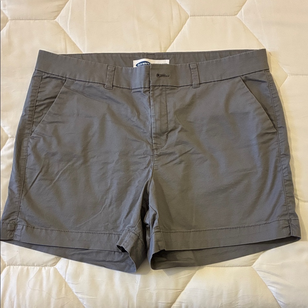 Sz 14 Old Navy Women's Gray Chino-Style Shorts 5” inseam